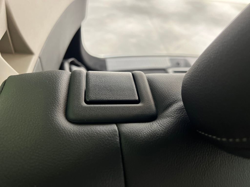 Used 2025 Nissan Rogue SL w/ Tech Package image 18