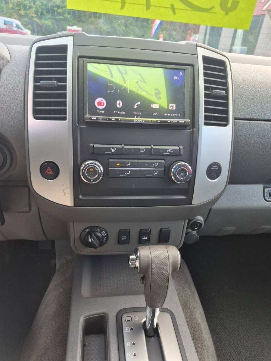Used 2010 Nissan Frontier SE AWD/4WD image 16