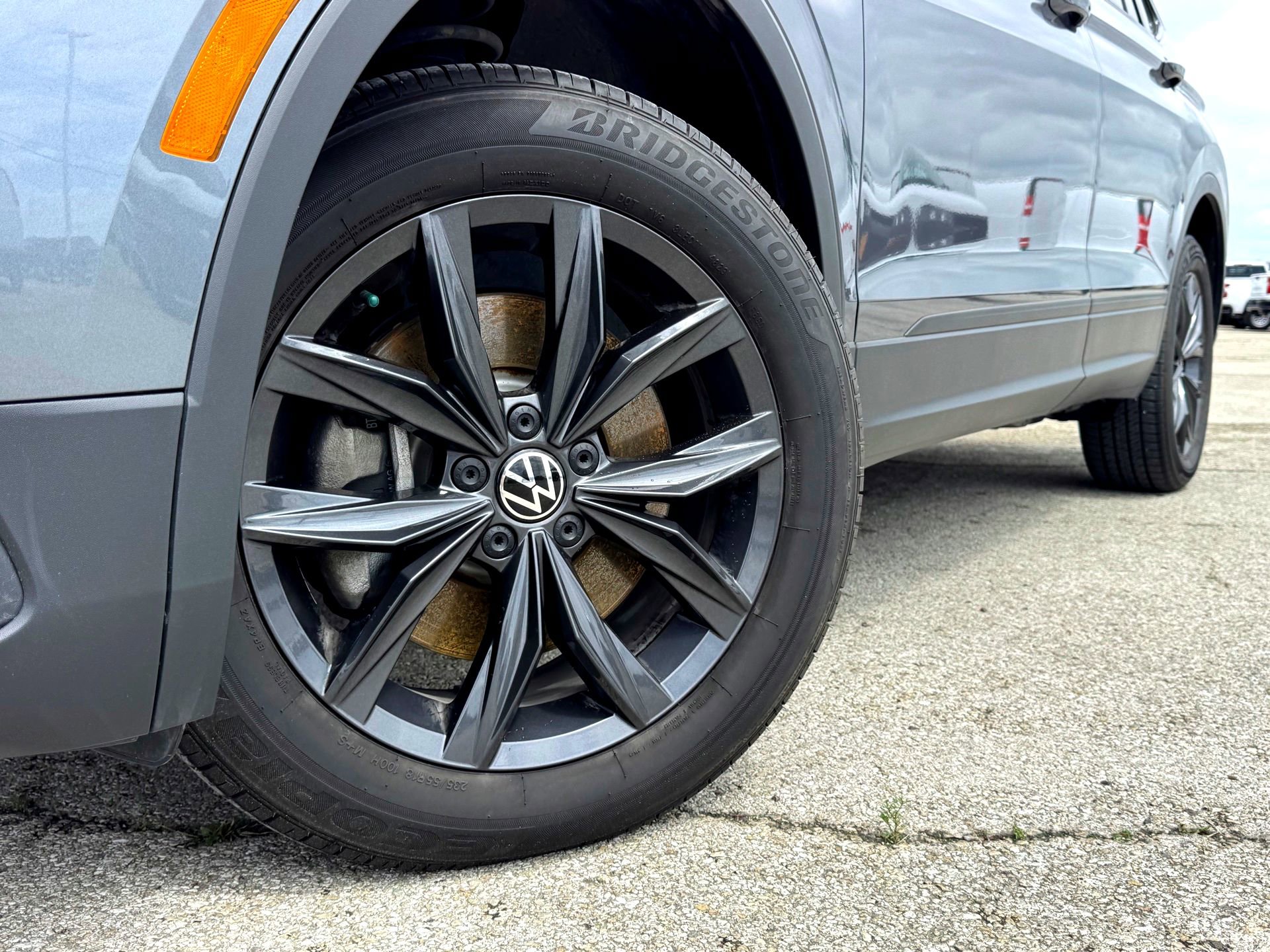 Used 2024 Volkswagen Tiguan SE FWD image 2