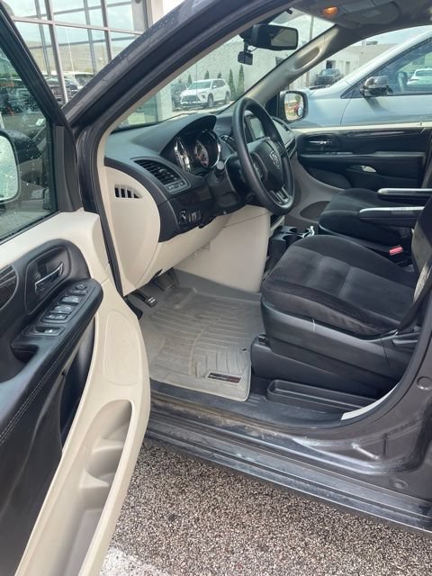 Used 2018 Dodge Grand Caravan SE FWD image 19