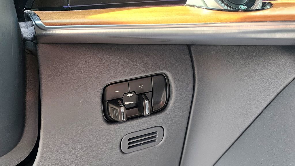 Used 2024 Jeep Grand Wagoneer L Series III w/ Rear Seat Video Group 1 AWD/4WD image 41