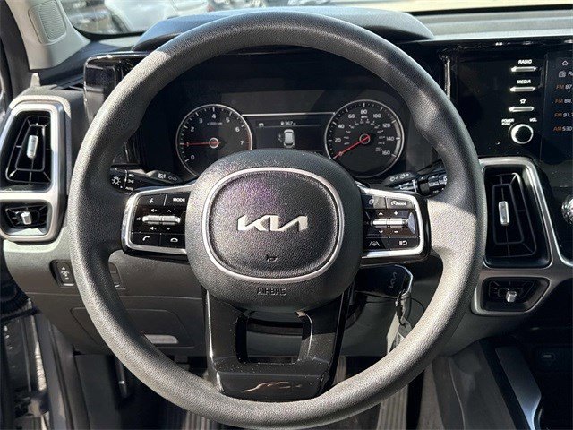 Used 2023 Kia Sorento LX image 18