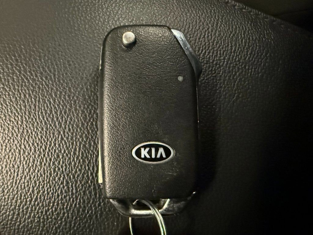 Used 2020 Kia Soul LX FWD image 16