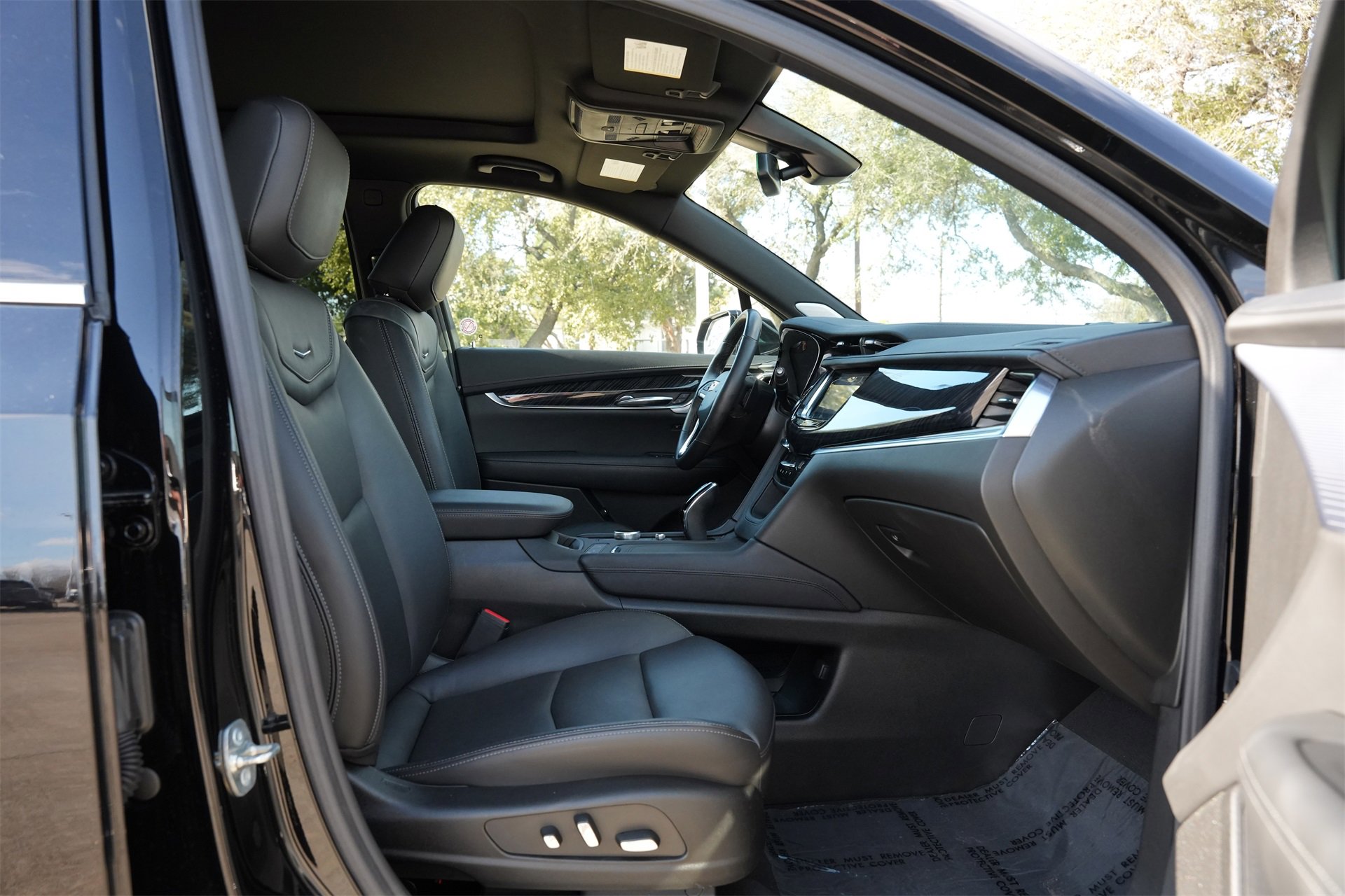 Certified 2025 Cadillac XT6 Premium Luxury image 27