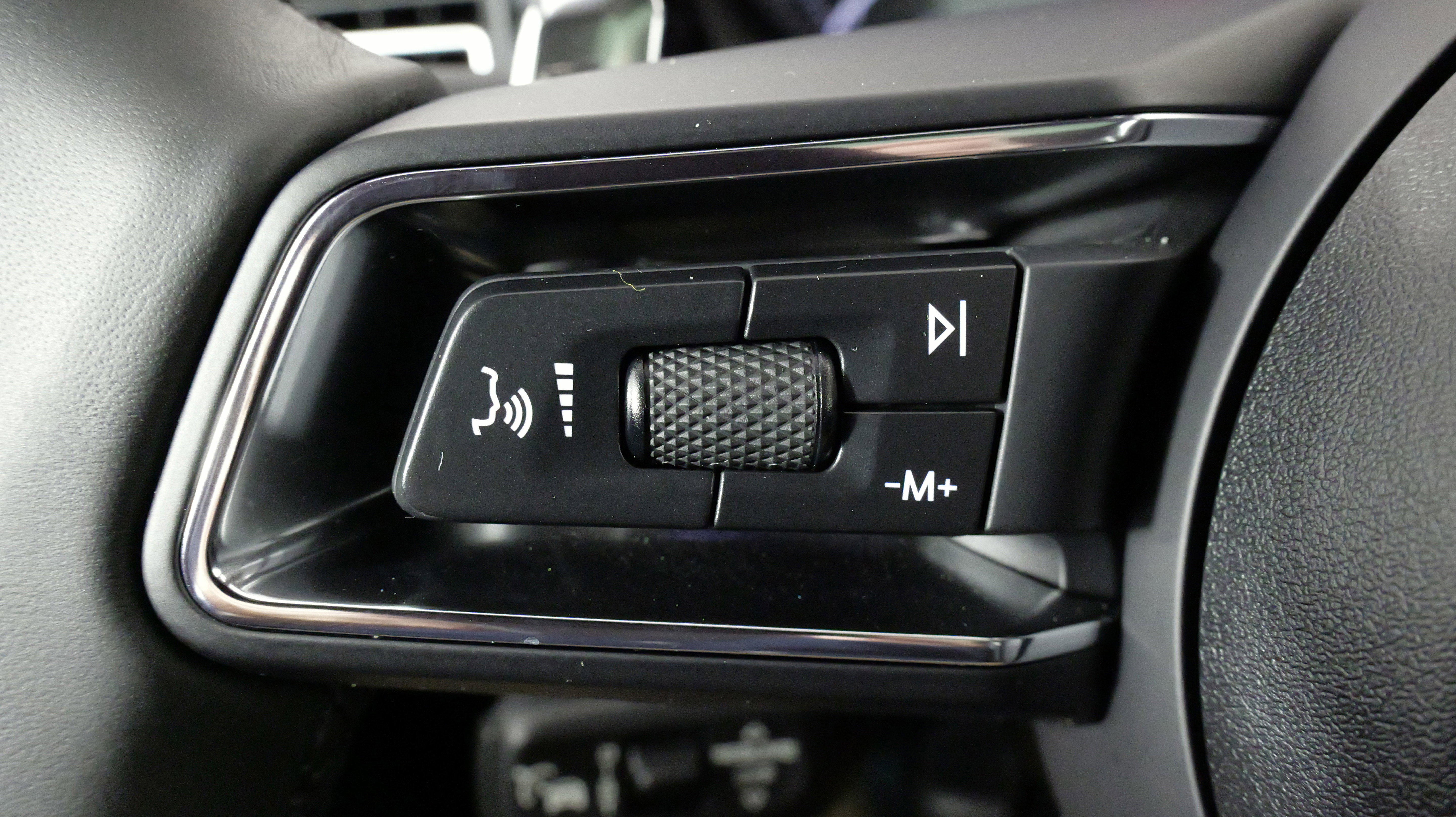 Used 2025 Porsche Macan image 48