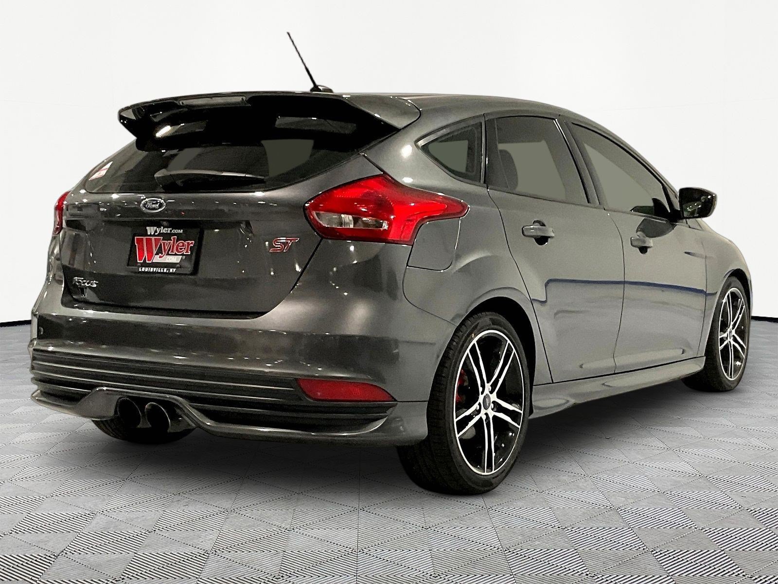 Used 2018 Ford Focus ST FWD image 6
