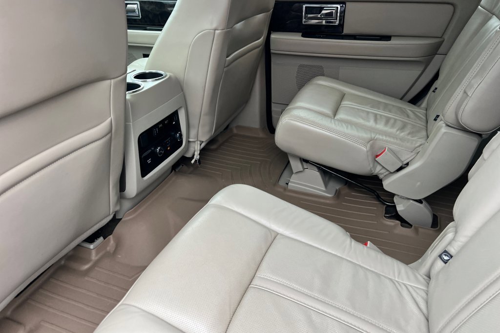 Used 2016 Lincoln Navigator Select image 9