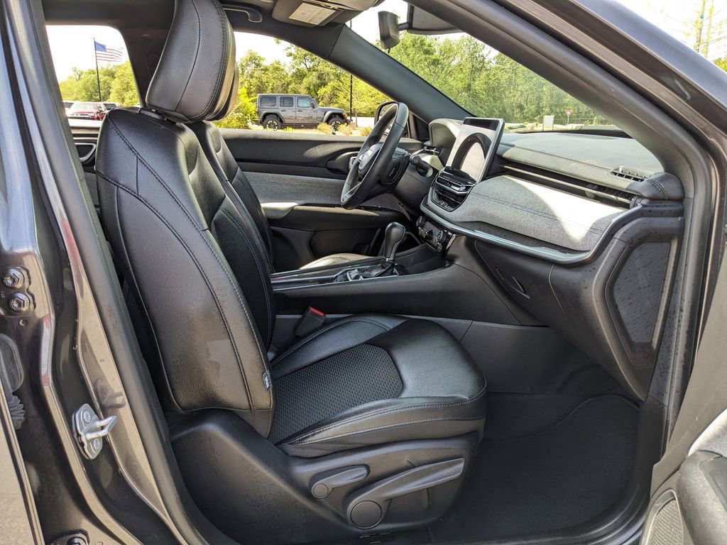 Used 2024 Jeep Compass Latitude AWD/4WD image 46