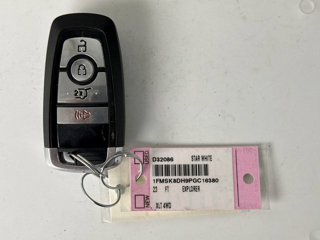 Used 2023 Ford Explorer XLT image 9