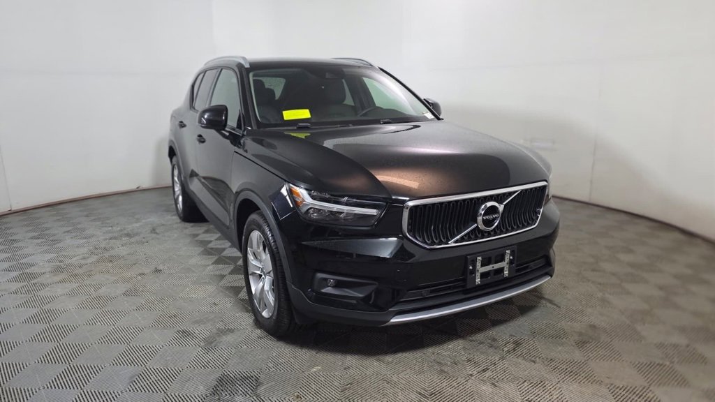 Used 2021 Volvo XC40 T5 Momentum w/ Climate Package image 9