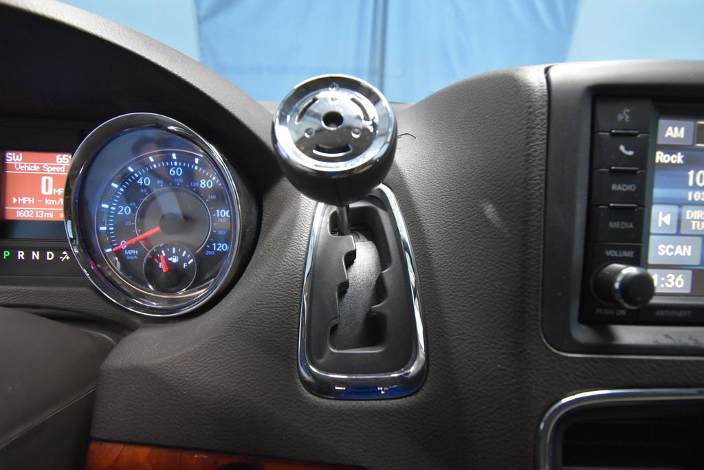 Used 2016 Chrysler Town & Country Touring FWD image 14