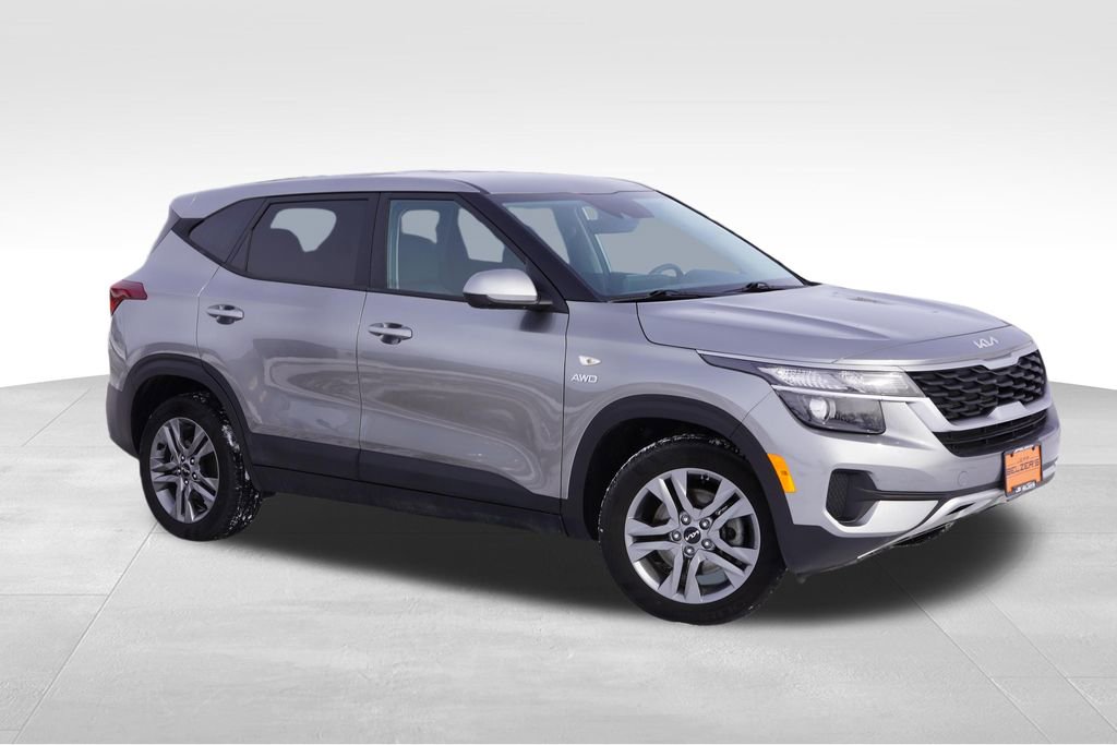 Used 2023 Kia Seltos LX image 2