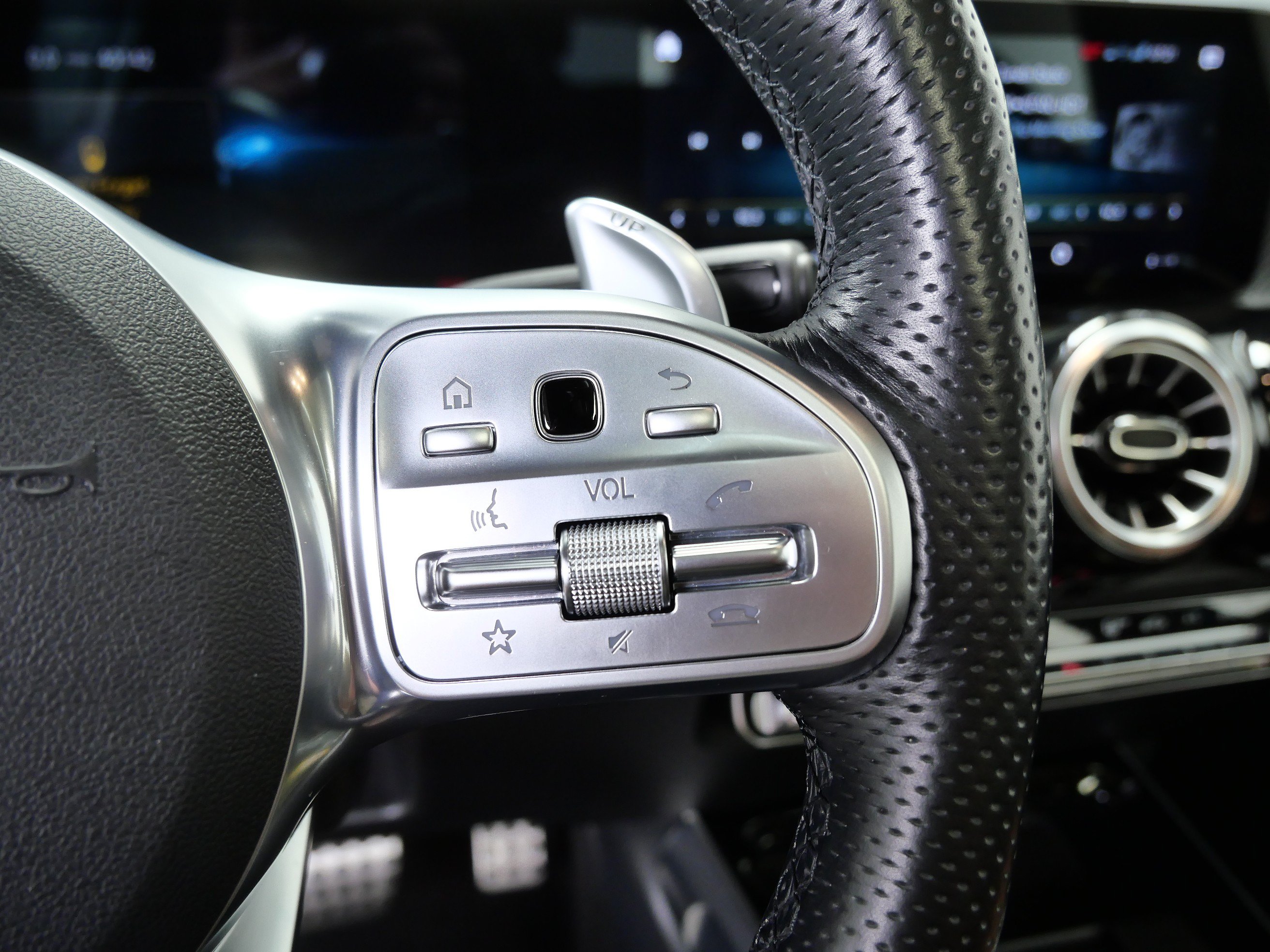 Certified 2022 Mercedes-Benz GLB 35 AMG 4MATIC image 28