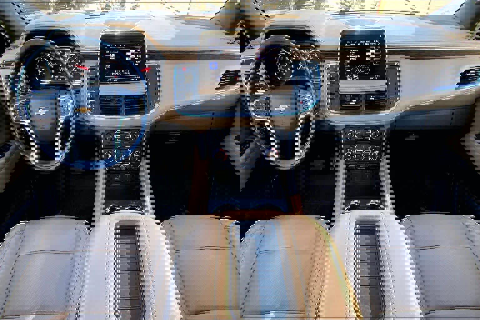 Used 2021 Chevrolet Suburban Premier w/ Premium Package image 16