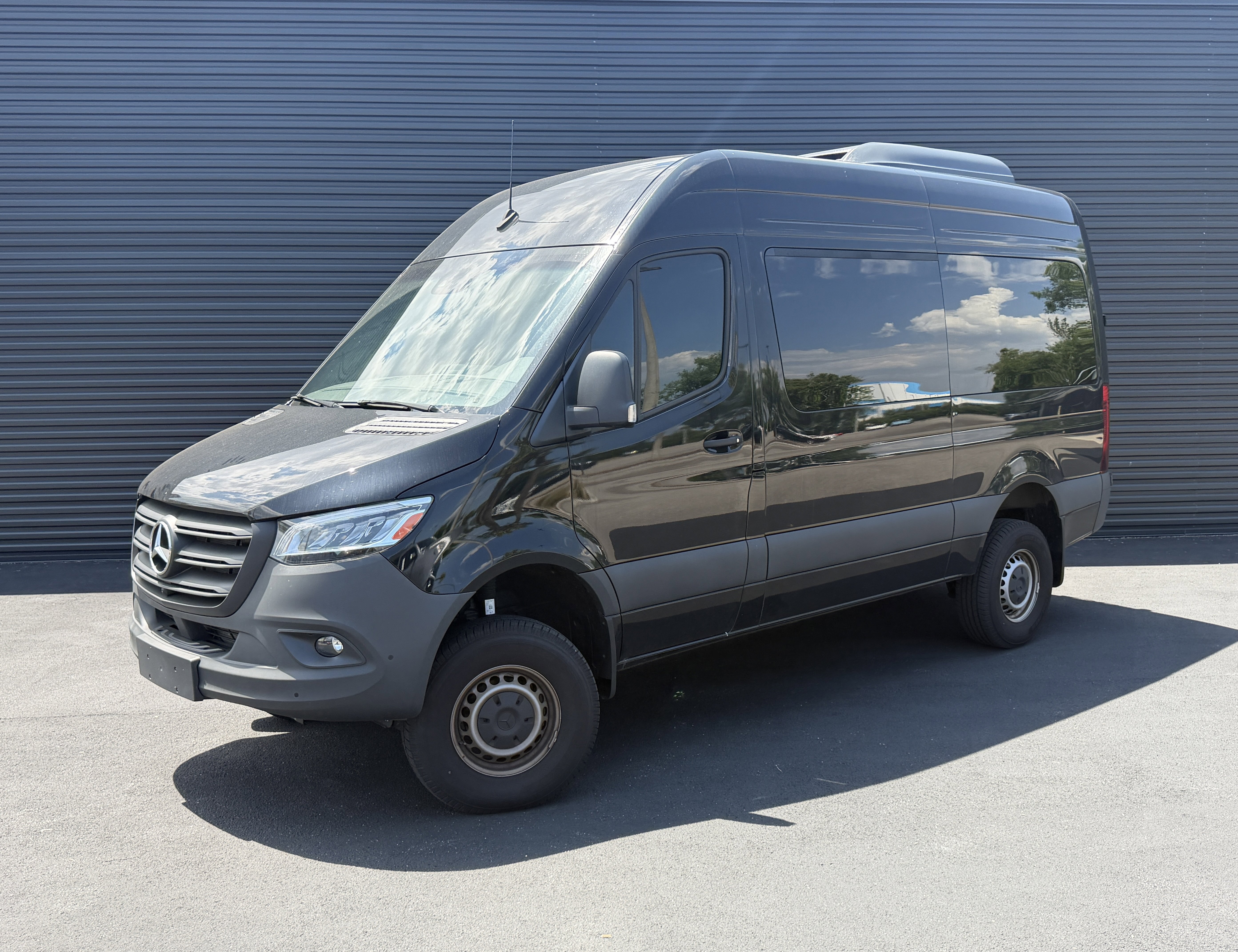 Used 2024 Mercedes-Benz Sprinter 2500 image 1