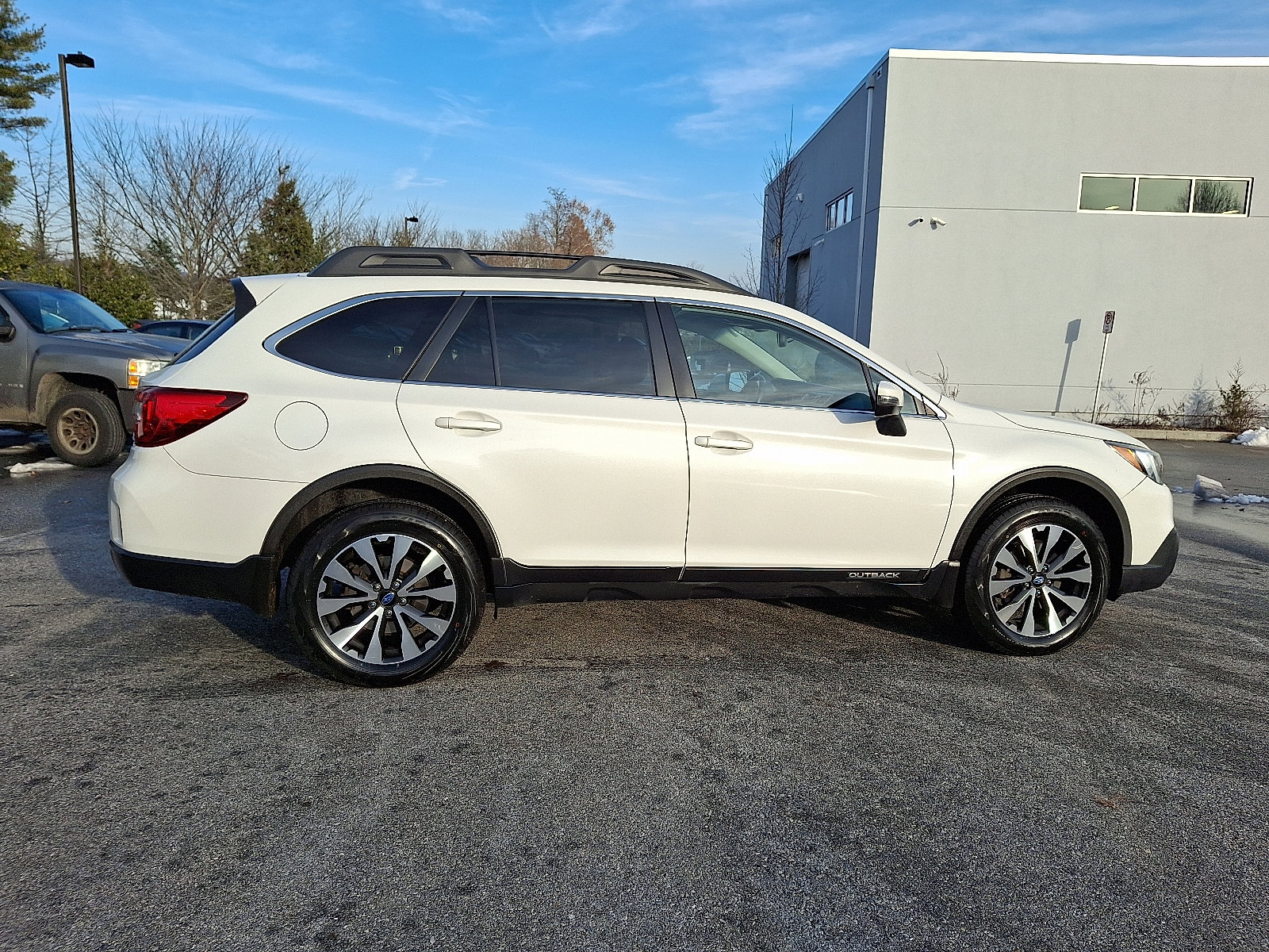 Used 2016 Subaru Outback 3.6R Limited image 7