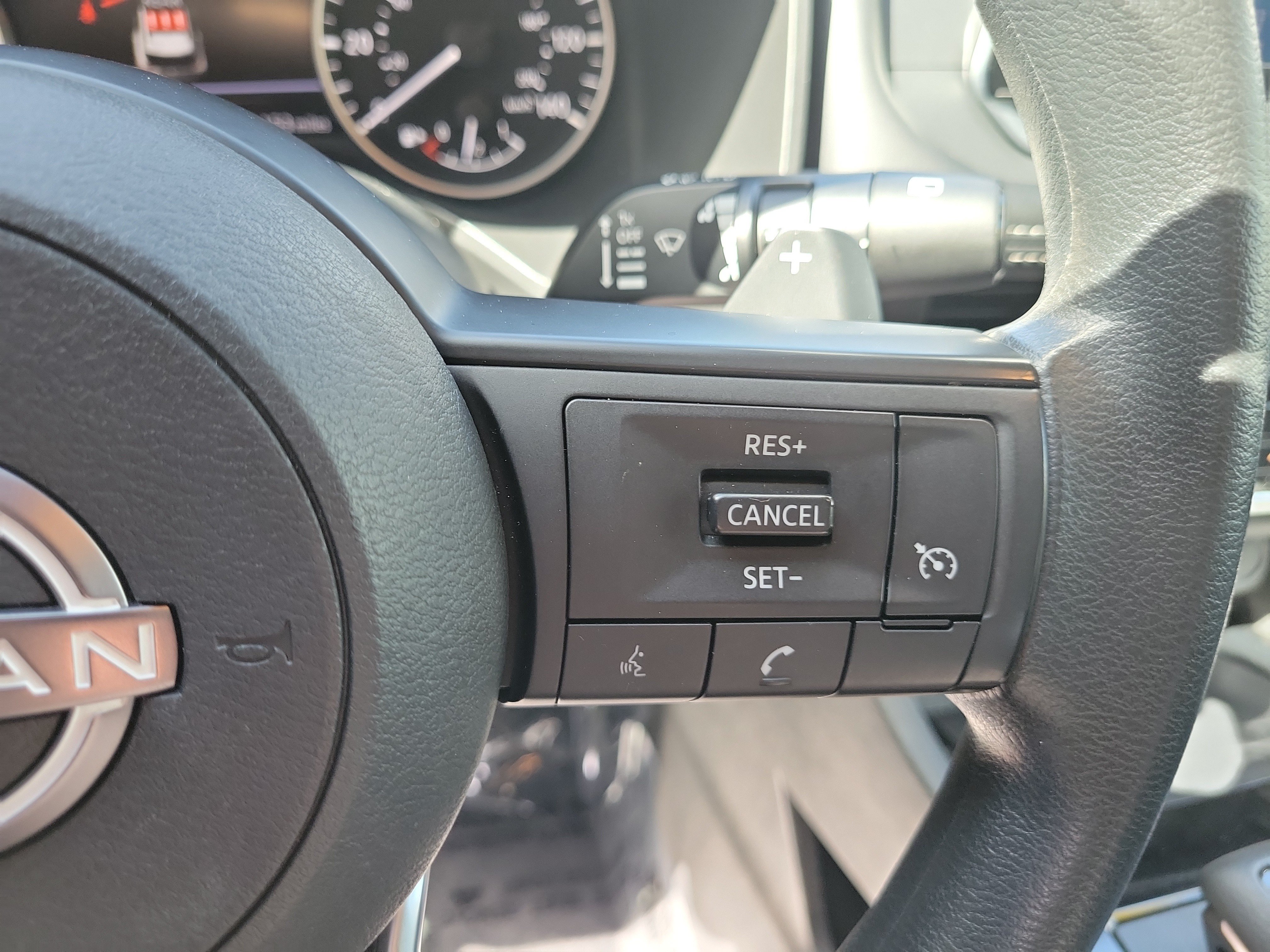 Used 2023 Nissan Rogue S AWD/4WD image 25