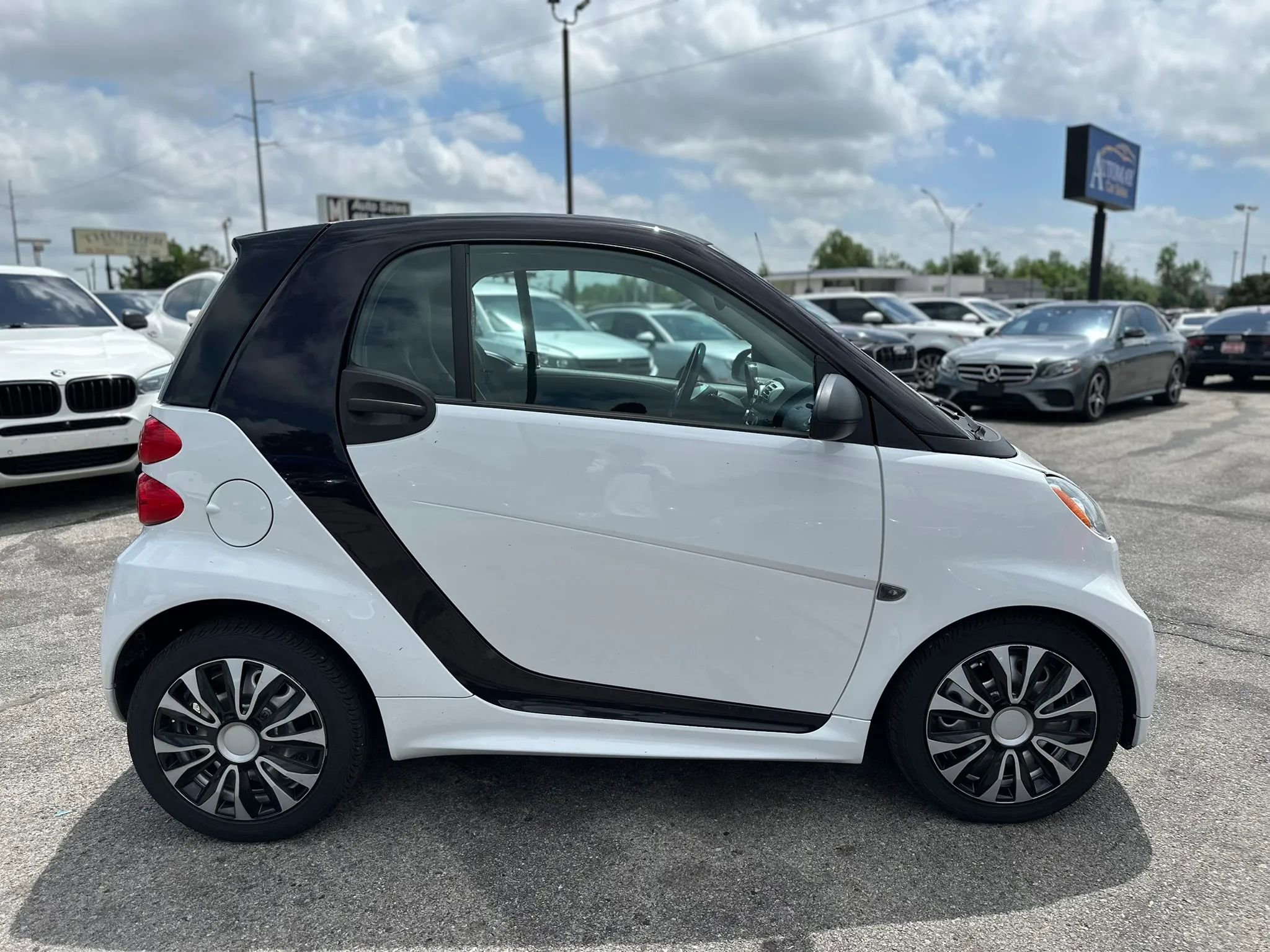 Used 2015 smart fortwo pure RWD image 5