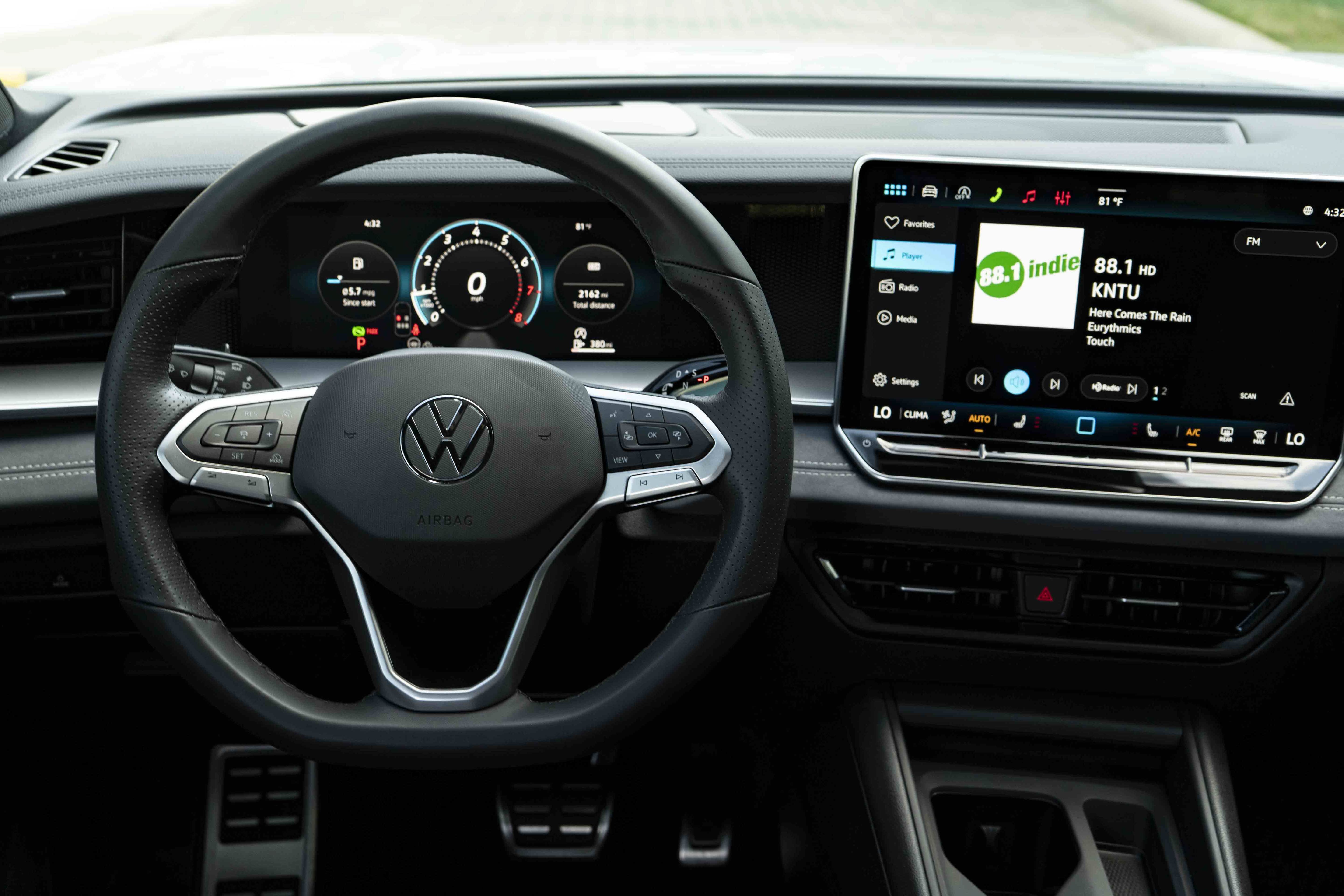 Certified 2026 Volkswagen Tiguan SE R-Line FWD image 18