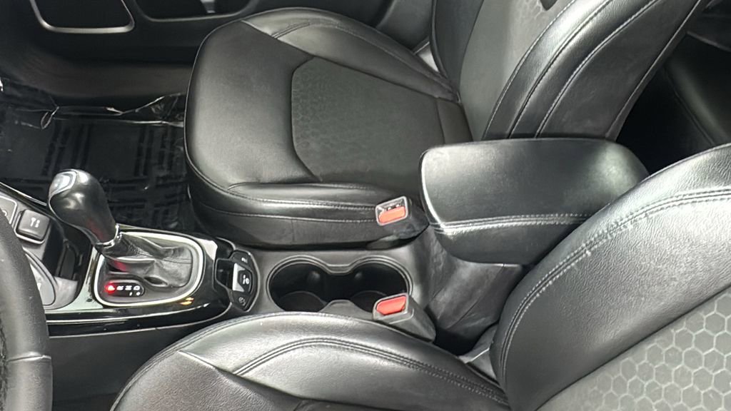 Used 2021 Jeep Compass Latitude image 32