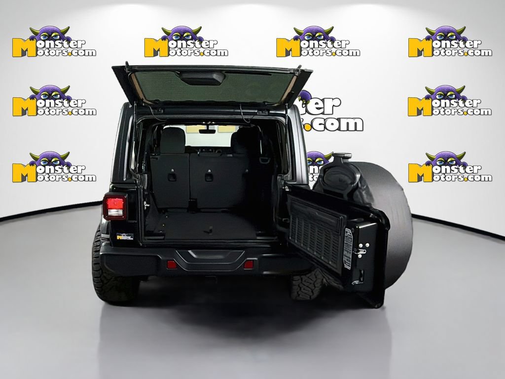 Used 2023 Jeep Wrangler Unlimited Sahara w/ Cold Weather Group AWD/4WD image 26