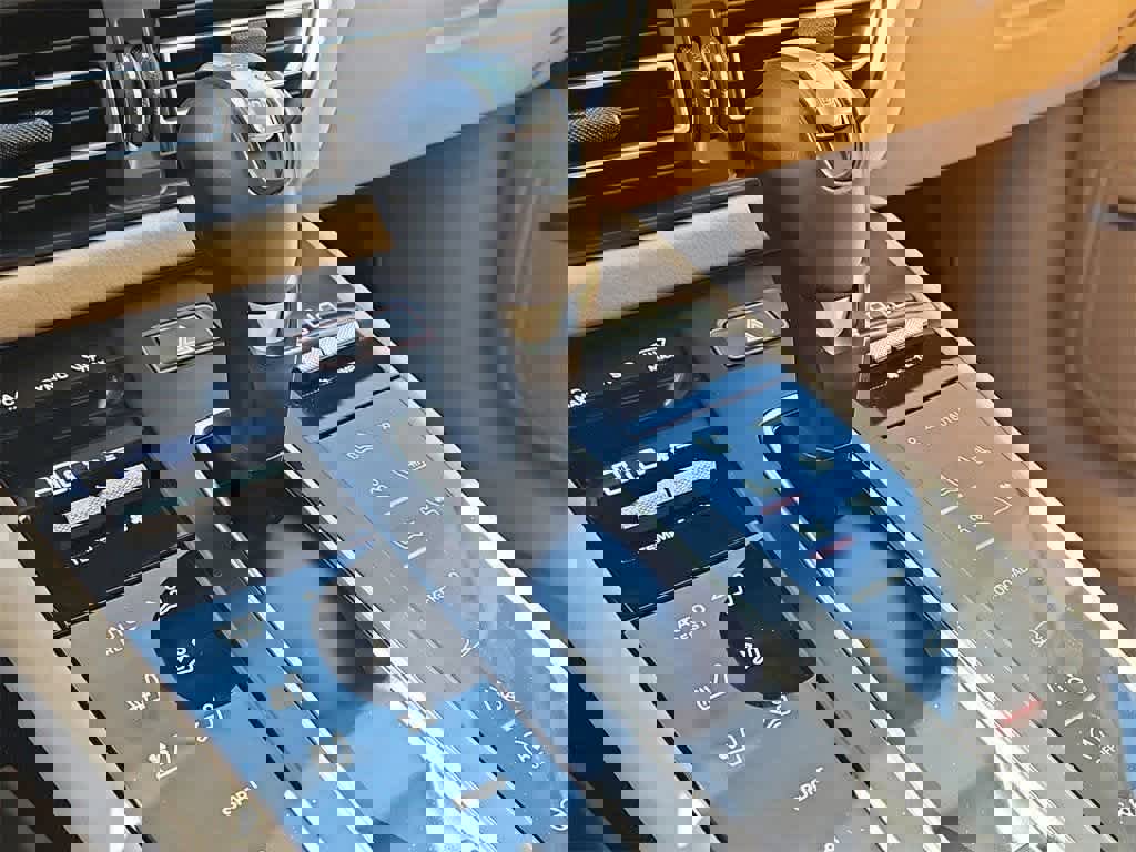 Certified 2024 Porsche Macan S image 35