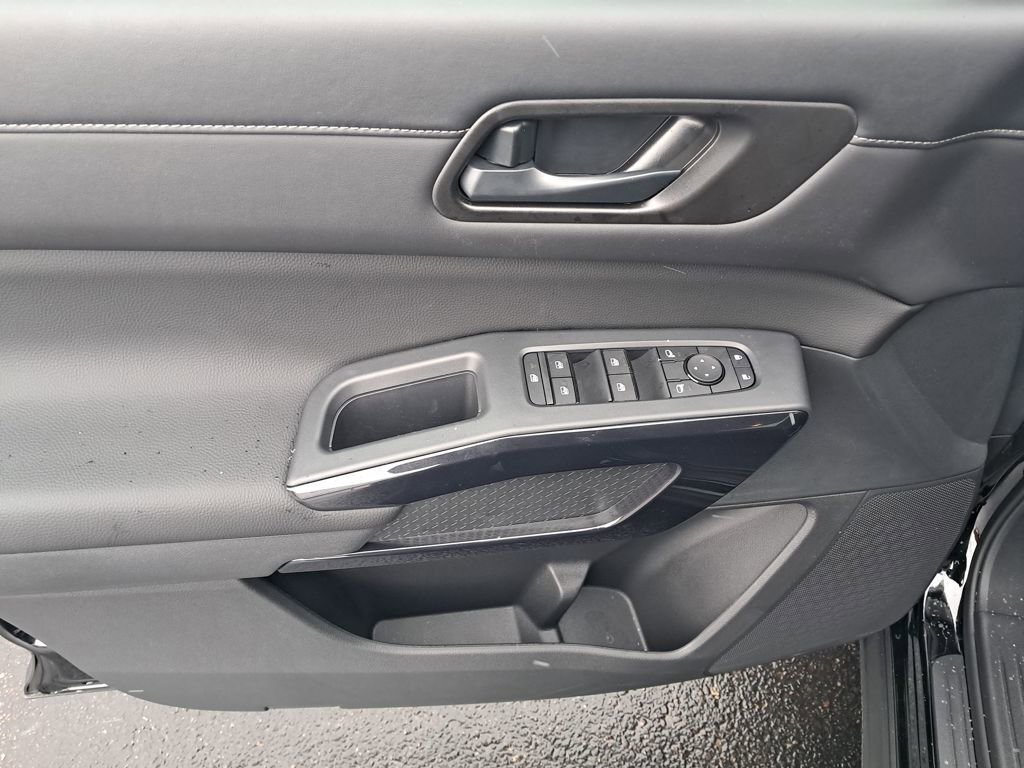 New 2026 Nissan Pathfinder SV image 11