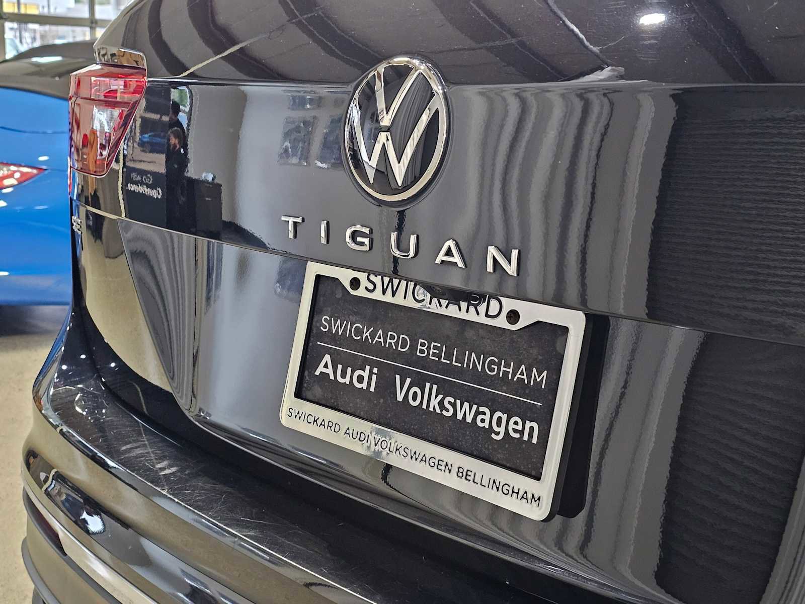 Used 2023 Volkswagen Tiguan SE w/ Panoramic Sunroof Package image 13