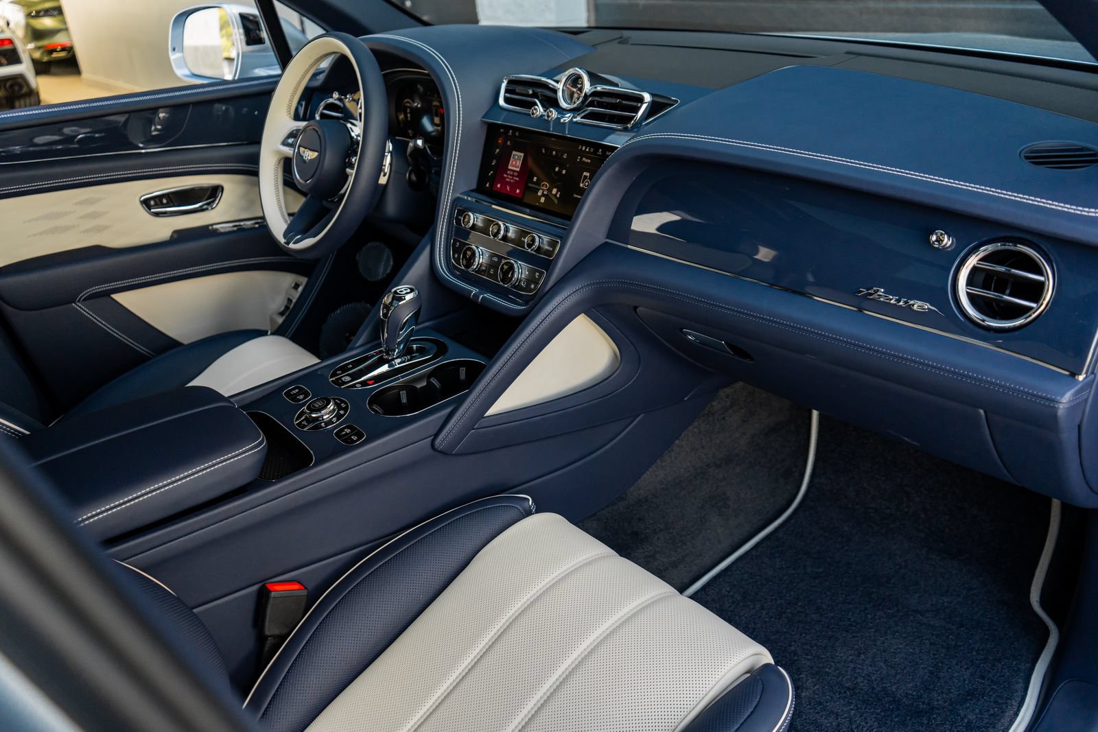 New 2026 Bentley Bentayga Extended Wheelbase AWD/4WD image 2
