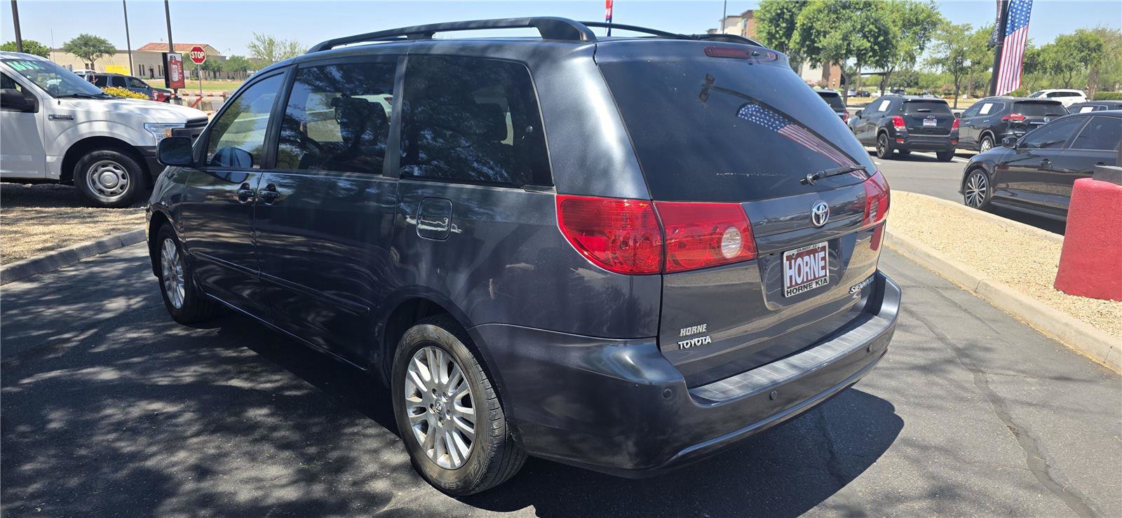 Used 2009 Toyota Sienna XLE FWD image 7