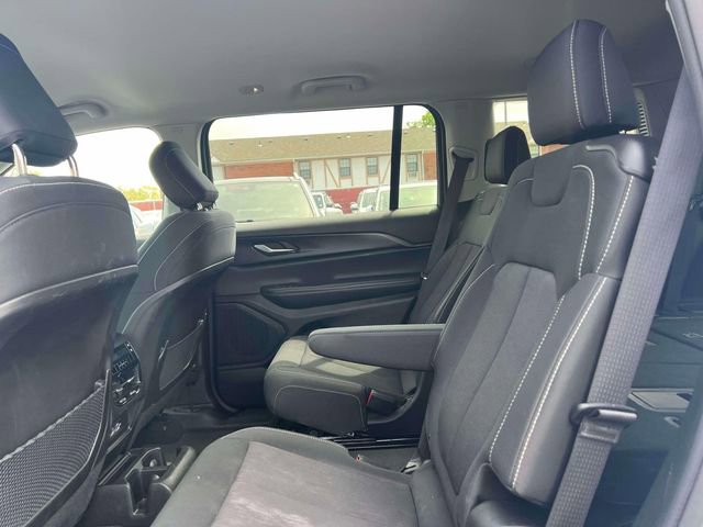 Used 2023 Jeep Grand Cherokee L Laredo RWD image 19