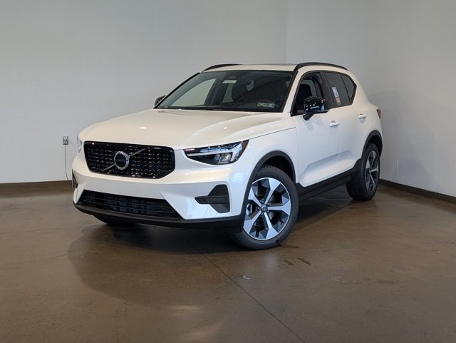 New 2026 Volvo XC40 B5 Core w/ Climate Package