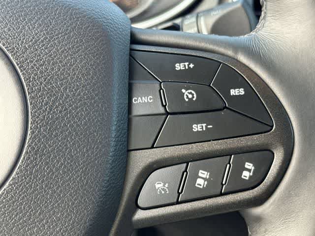 Used 2019 Jeep Cherokee Trailhawk AWD/4WD image 22