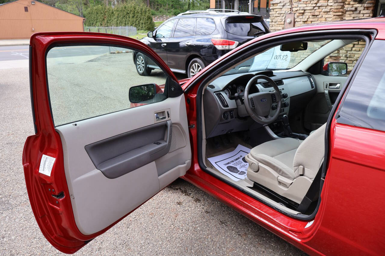 Used 2010 Ford Focus SES FWD image 10