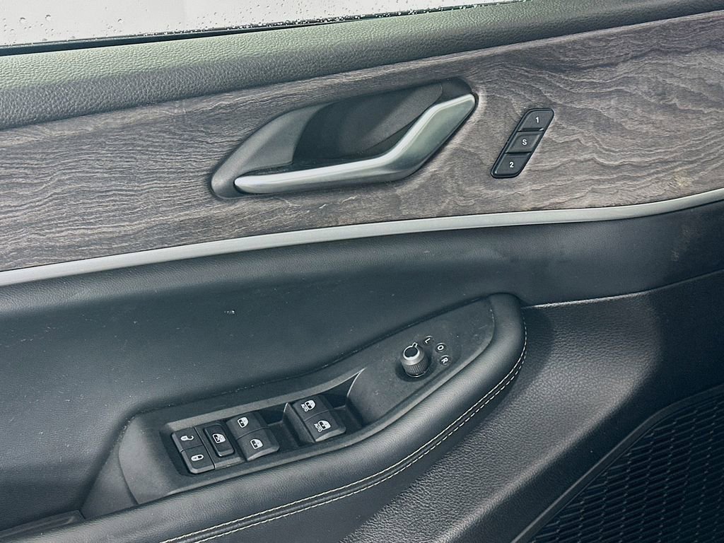 Certified 2024 Jeep Grand Cherokee L Limited w/ Luxury Tech Group II AWD/4WD image 28