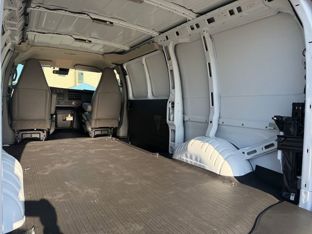 New 2025 Chevrolet Express 3500 w/ Driver Convenience Package image 30