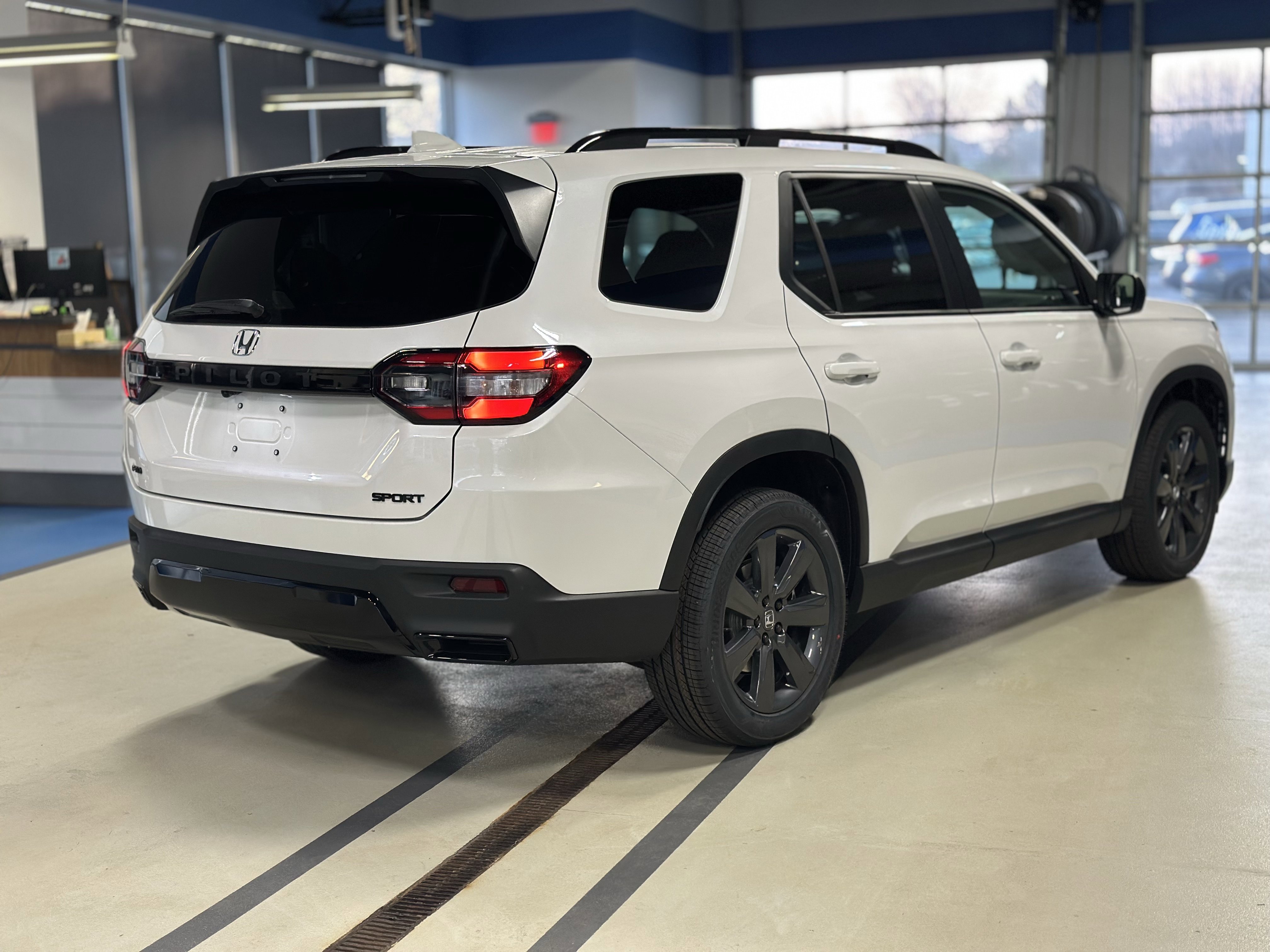 New 2026 Honda Pilot Sport image 4