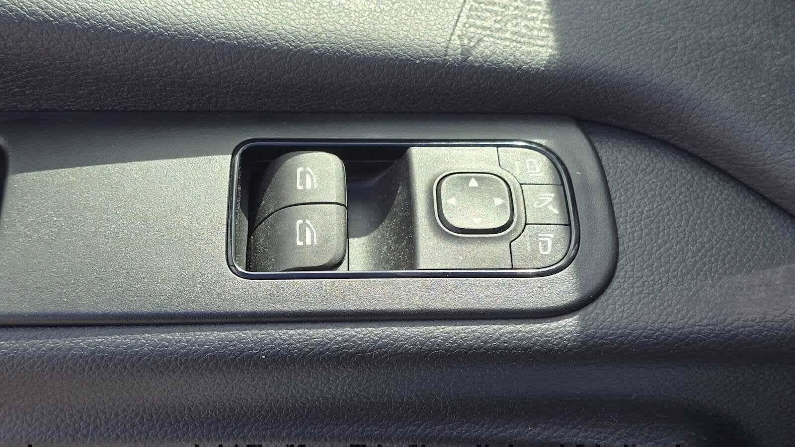Used 2025 Mercedes-Benz Sprinter 2500 image 27