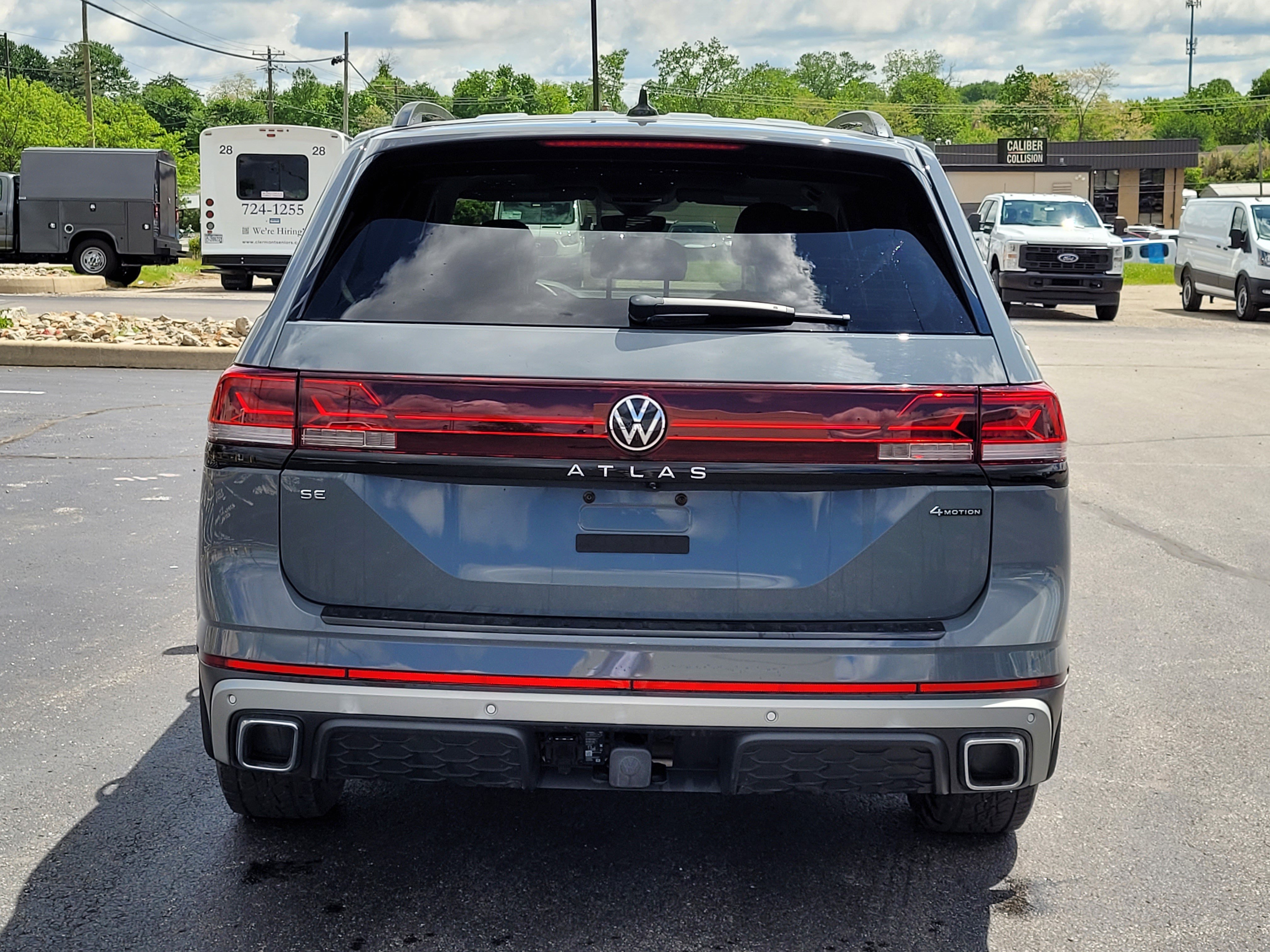 Used 2024 Volkswagen Atlas Peak Edition SE AWD/4WD image 5