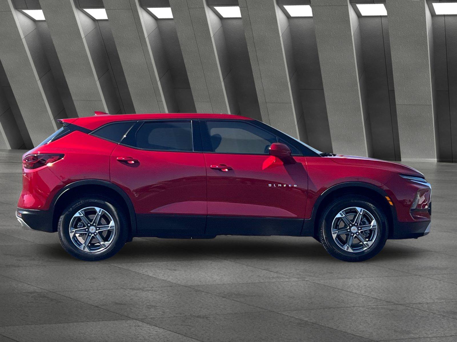 Used 2023 Chevrolet Blazer LT FWD image 3