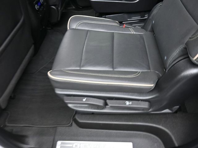Used 2023 Chevrolet Suburban Premier image 22