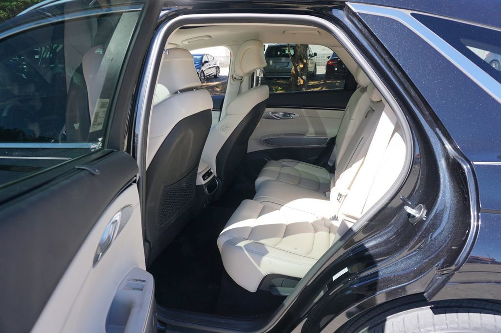 Used 2023 Genesis GV70 2.5T Advanced w/ Advanced Package image 16