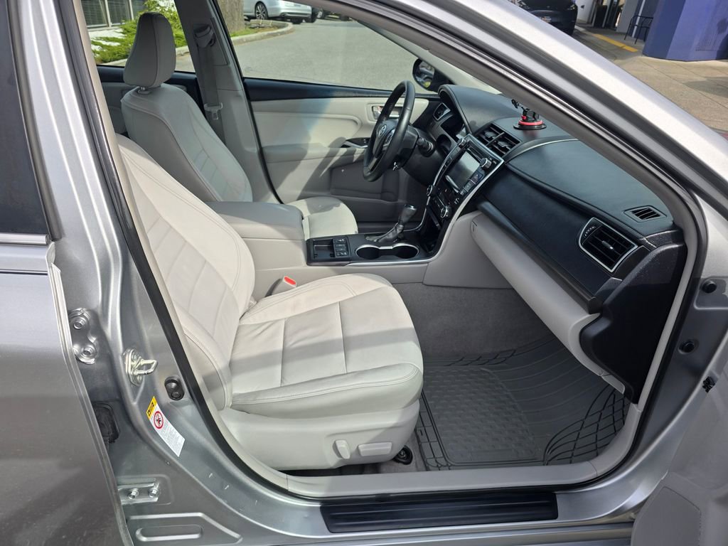 Used 2015 Toyota Camry XLE FWD image 12