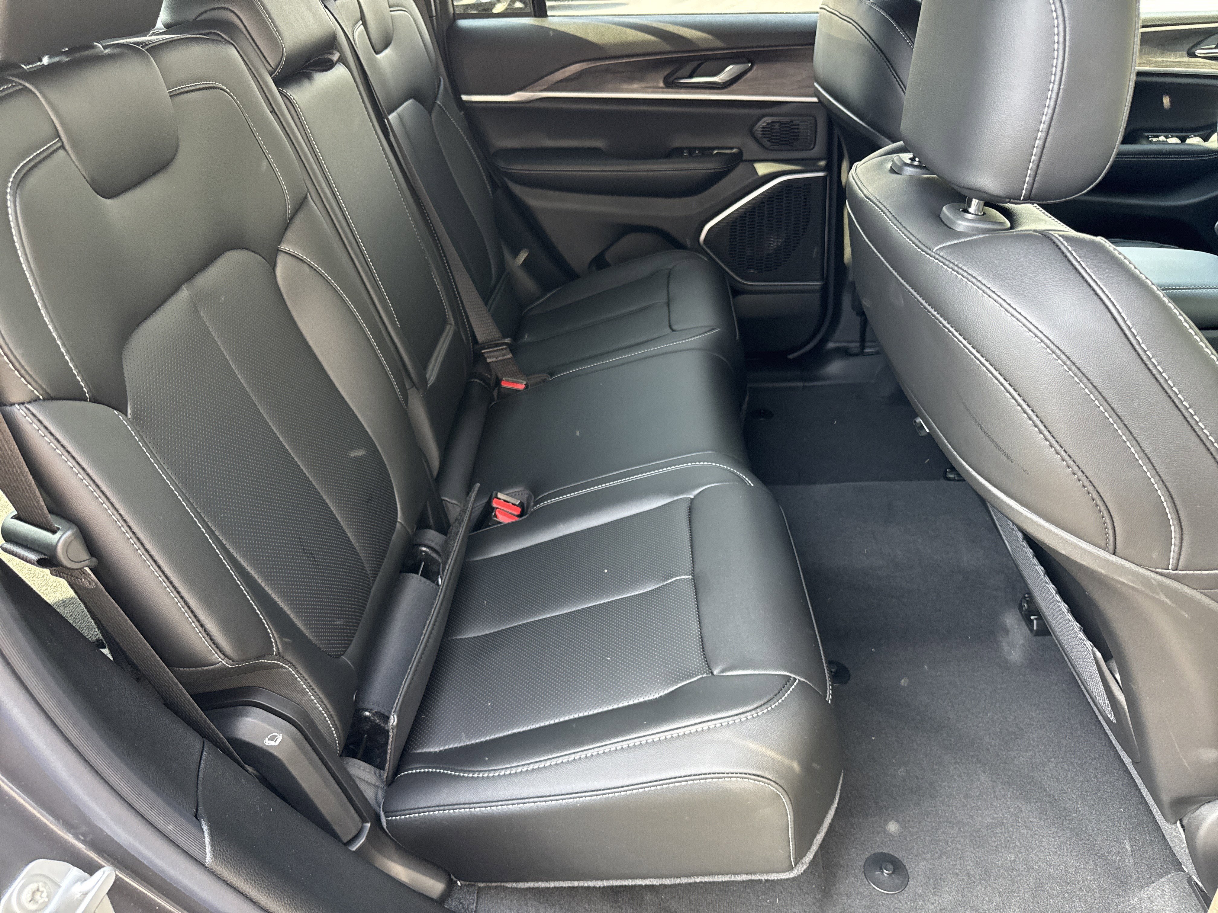 New 2026 Jeep Grand Cherokee Limited w/ Luxury Tech Group II image 18