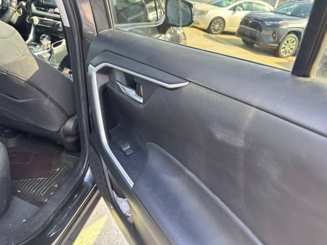 Used 2022 Toyota RAV4 XLE AWD/4WD image 19