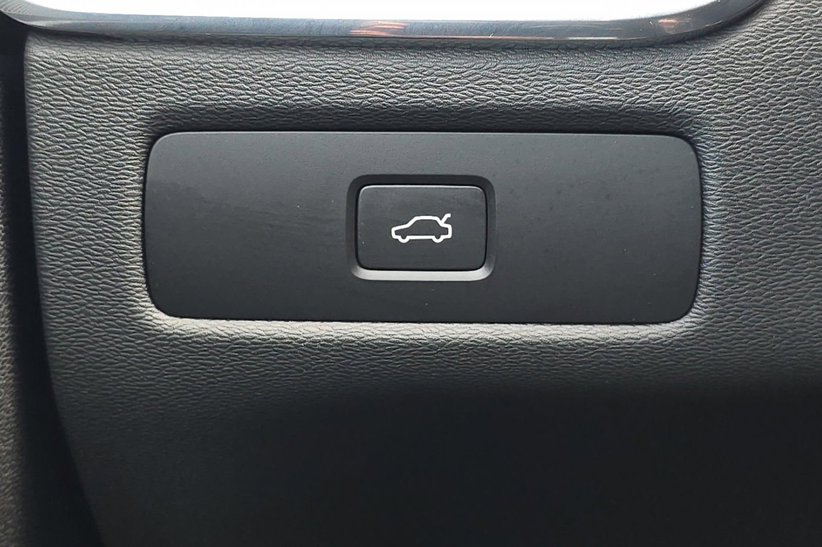 Used 2025 Volvo XC60 B5 Plus image 30