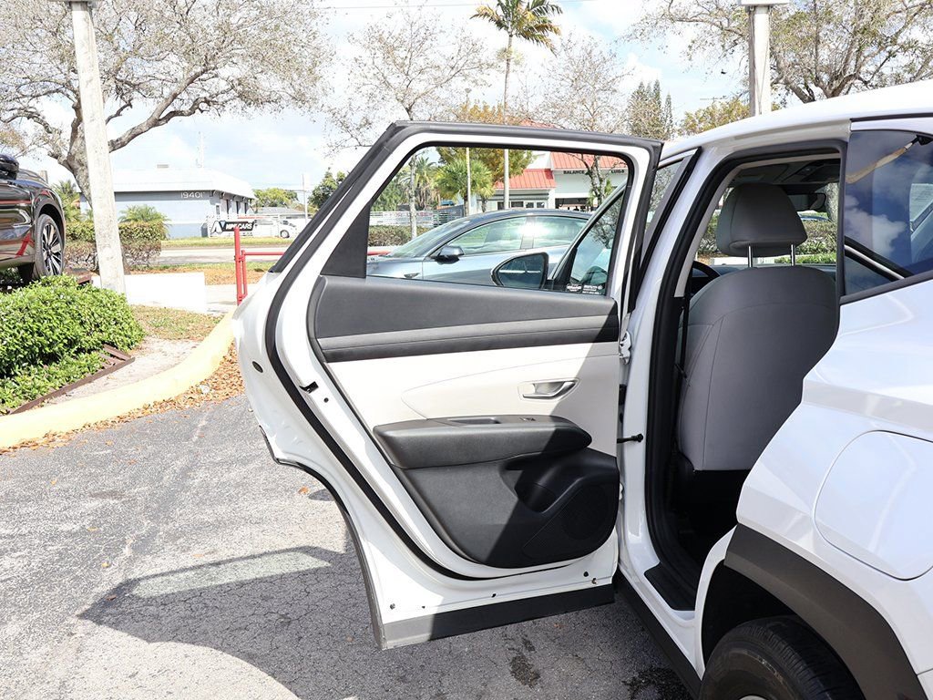 Used 2025 Hyundai Tucson SE image 22
