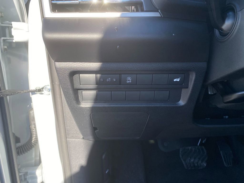 New 2026 Mitsubishi Outlander SE image 14