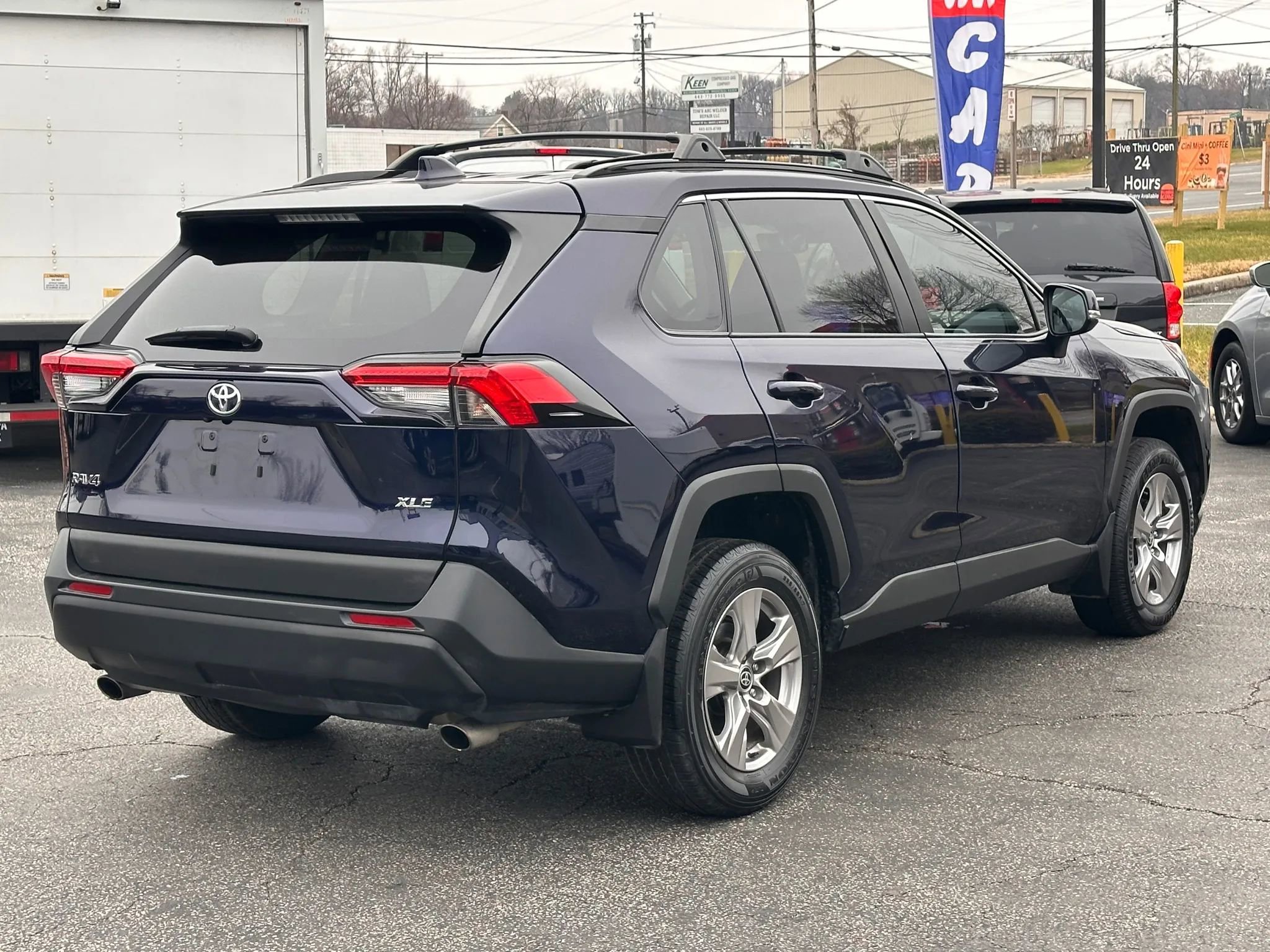 Used 2023 Toyota RAV4 XLE w/ Convenience Package FWD image 5
