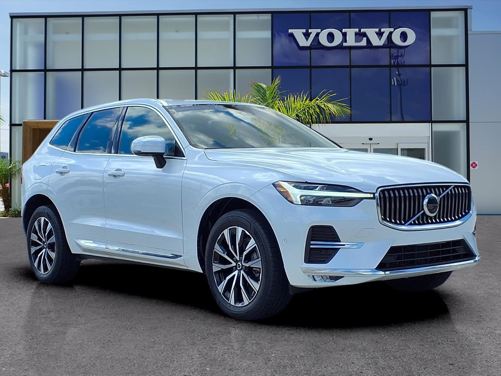 Certified 2023 Volvo XC60 B5 Plus w/ Protection Package Premier FWD image 1